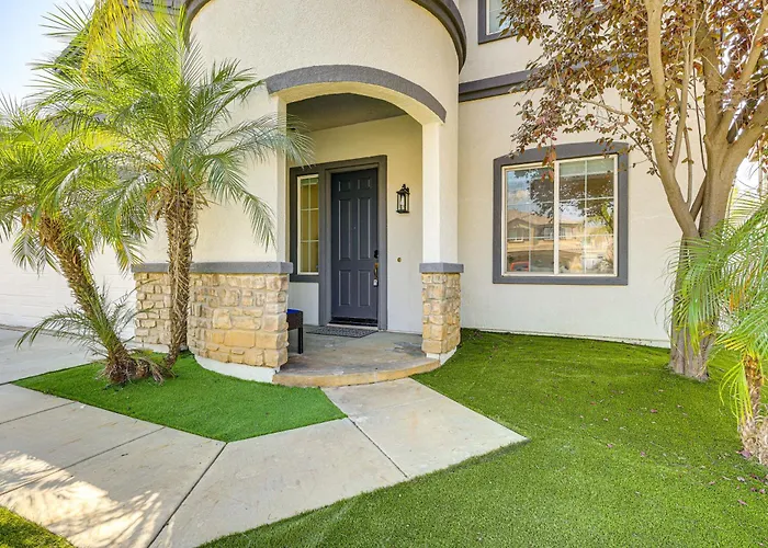 Mtn-View Gem W/ Private Yard: Luxe Beaumont Home