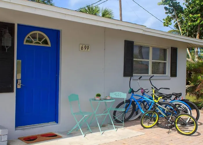 699 Sea Breeze Hideaway- Near Beach-Fenced Doggie Area-Large Driveway