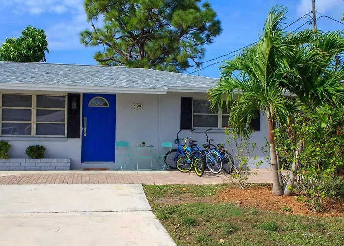 699 Sea Breeze Hideaway- Near Beach-Fenced Doggie Area-Large Driveway