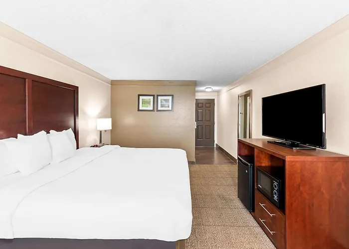 Comfort Inn & Suites Heath - Newark South