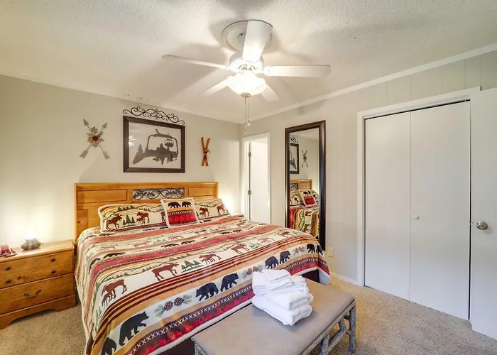 Hike, Golf & Ski: Beech Mtn Condo W/ Resort Perks!
