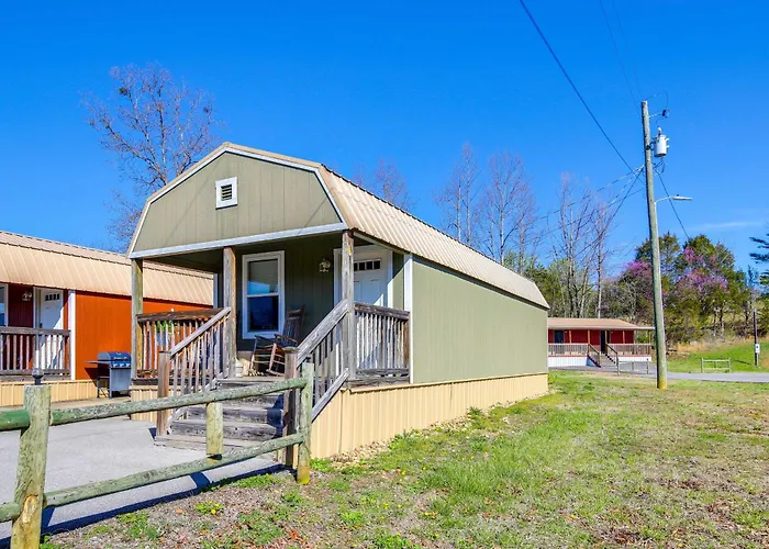 Charming Cabin Near Great Smoky Mountains!