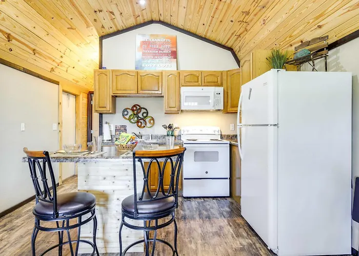 Charming Cabin Near Great Smoky Mountains!