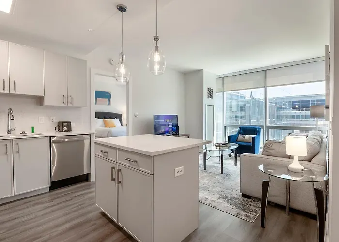 Modern Apt Close To Downtown