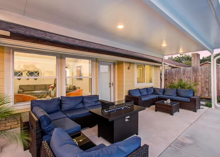 Your Houston Vacation Getaway 3-Bd Pool Patio