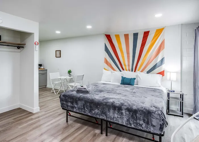 Newly Renovated Bright Studio