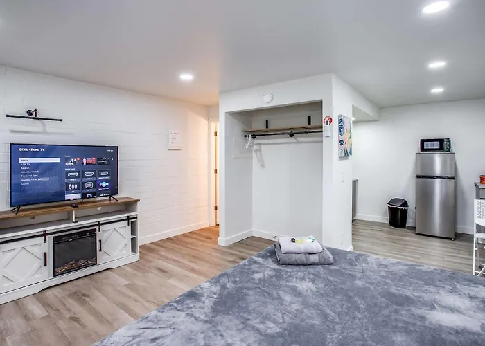 Newly Renovated Bright Studio