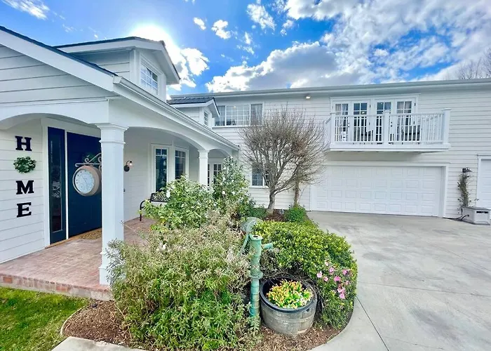 New Charming Spacious Disneyland Pool Home