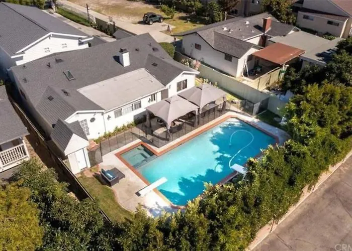 New Charming Spacious Disneyland Pool Home