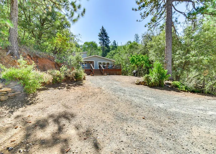 Sonora Hilltop Home: Scenic Views, Pet Friendly!