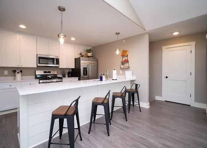 Spacious 2 Bed Condo With Office