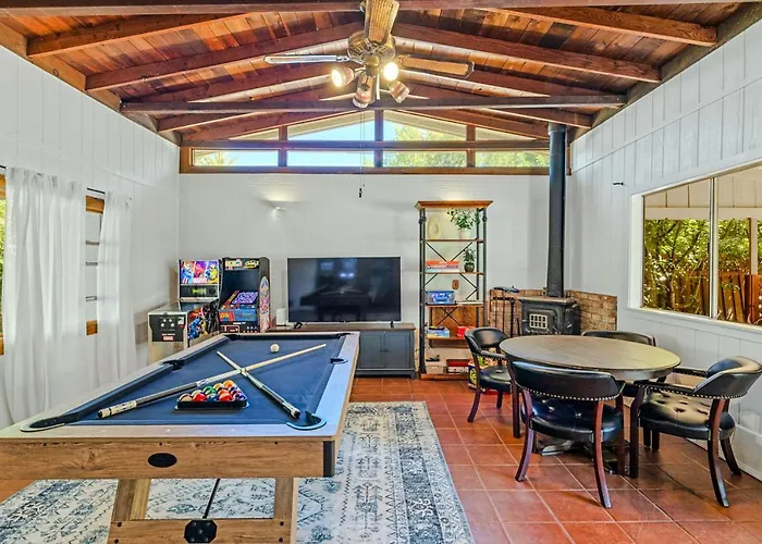 Family Fun Retreat In Wine Country - Epic Game Room - Pool - Spa