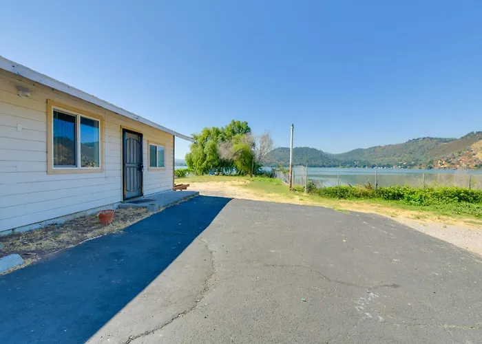 End Unit W/ Clear Lake Access In Norcal!