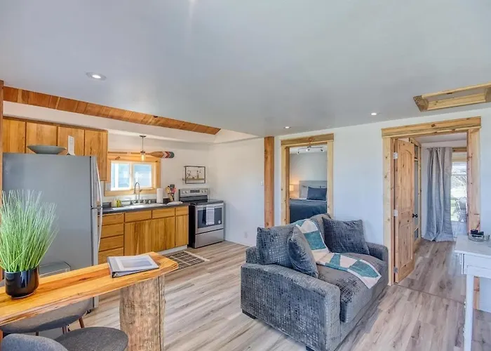 #Stayinmydistrict Lakeside Cottage