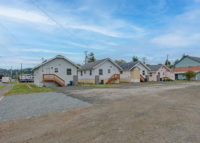 #Stayinmydistrict Coos Bay Primrose Cottage