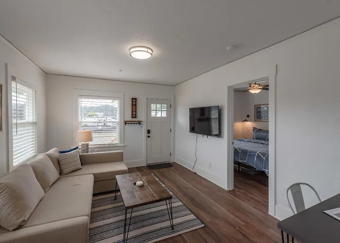 #Stayinmydistrict Bluebird Cottage Coos Bay