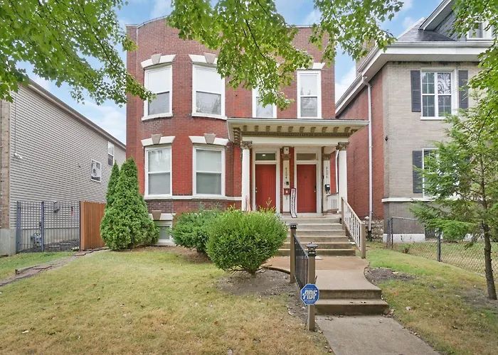 Spacious 3-Bedroom With King Bed & Prime Location