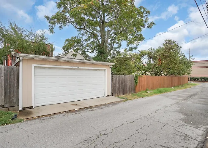 Spacious 3-Bedroom With King Bed & Prime Location