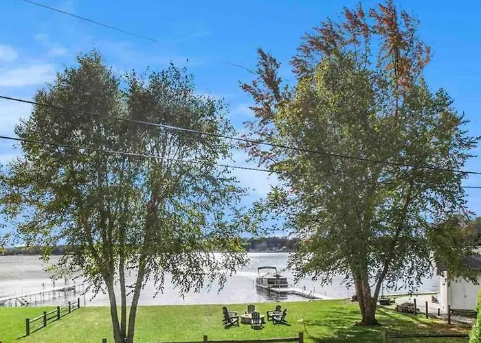 Sister Lakes Retreat Sleeps 17 Scenic View Hot Tub