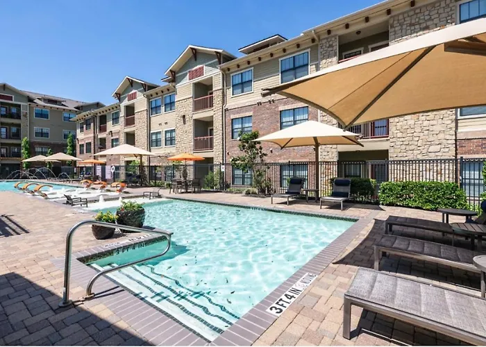 Landing At The Avenues At Carrollton - 1 Bedroom In Northeast Carrollton