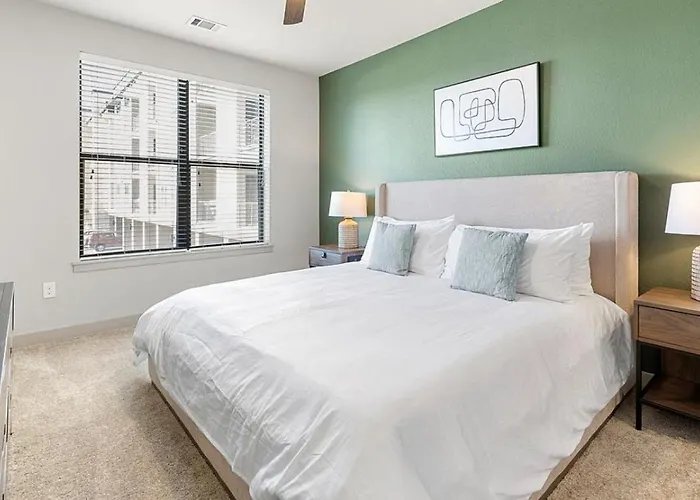Landing At The Avenues At Carrollton - 2 Bedrooms In Northeast Carrollton