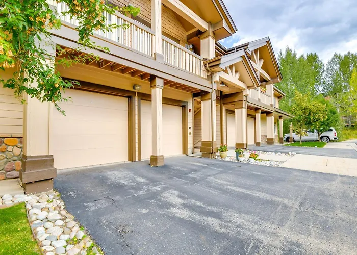 Condo W/ Mtn View < 1 Mi To Steamboat Resort!