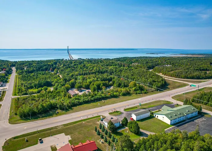 Cozy Apt < 1 Mi Near Lake Huron & Mackinac Island!