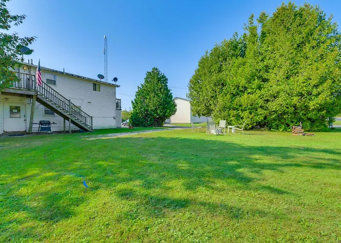 Cozy Apt < 1 Mi Near Lake Huron & Mackinac Island!