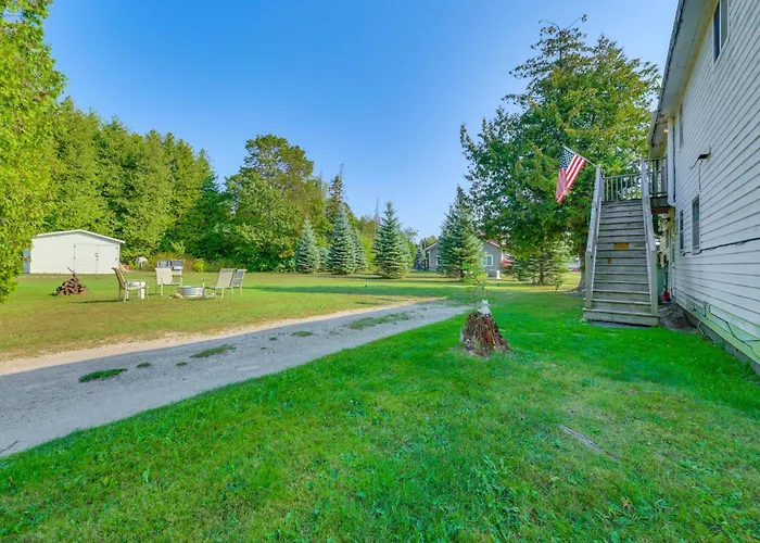 Cozy Apt < 1 Mi Near Lake Huron & Mackinac Island!