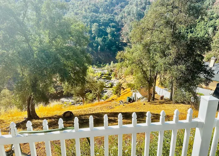 Happy Hedgehog River Views Hot Tub Private