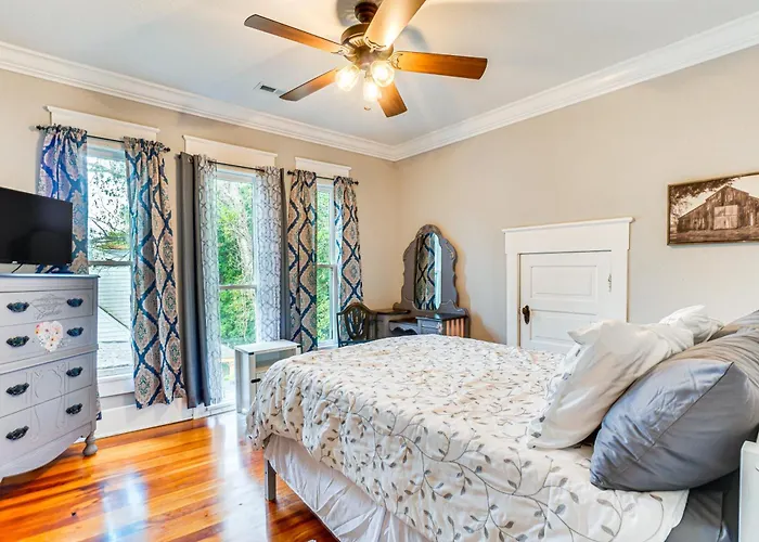 Spacious Athens Home ~ 1 Mi To Downtown!