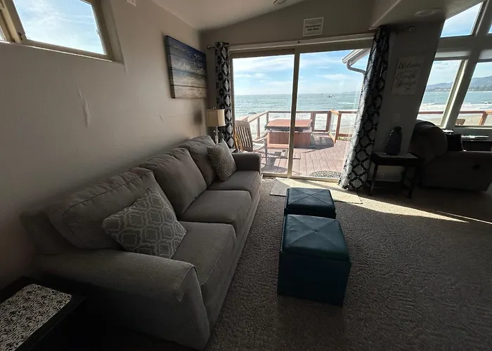 Oceanfront Cabin 6 W Jacuzzi &Awe-Inspiring View