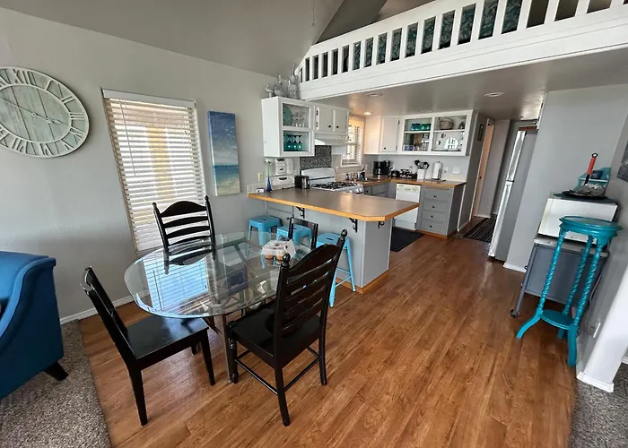 Oceanfront Cabin 6 W Jacuzzi &Awe-Inspiring View