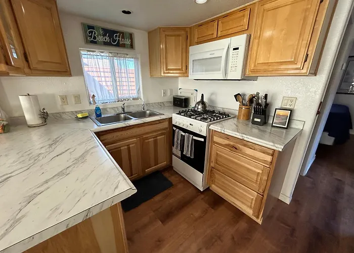 Modern Ocean Cabin 27 Stylish Kitchen & Jacuzzi