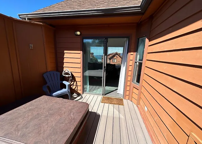 Ocean Cabin 22 W Private Hot Tub Pet Friendly