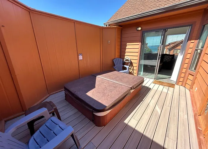 Ocean Cabin 22 W Private Hot Tub Pet Friendly