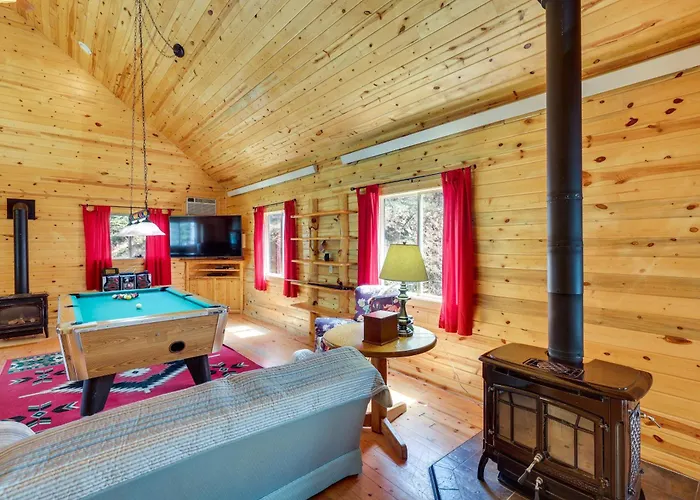 Hike, Unwind & Bring Your Pet: Deadwood Cabin!