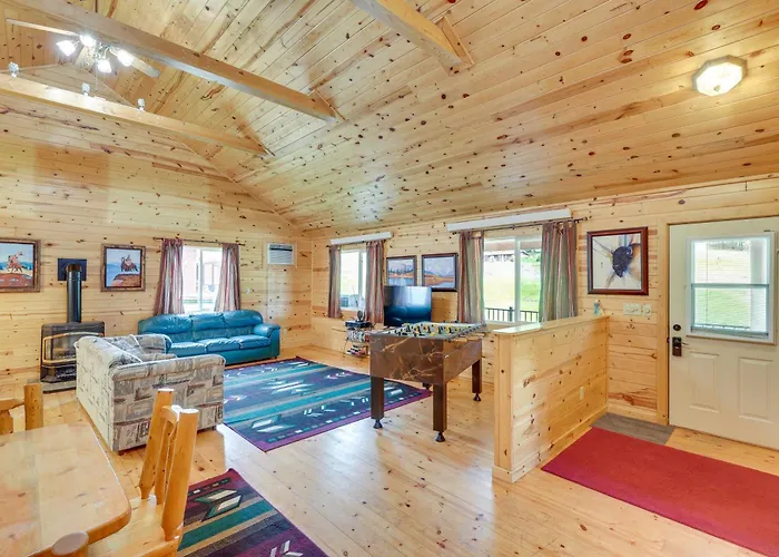 Wraparound Deck & Grill: Deadwood Cabin