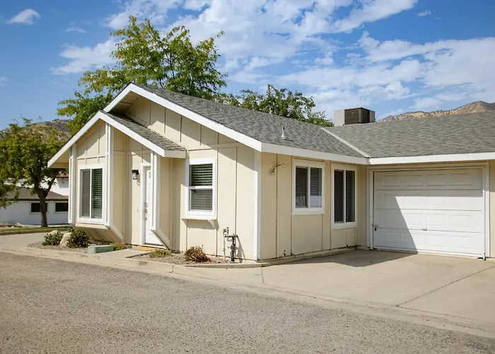 Beautiful Retreat 4 Miles To Park Entrance Steps To Dining