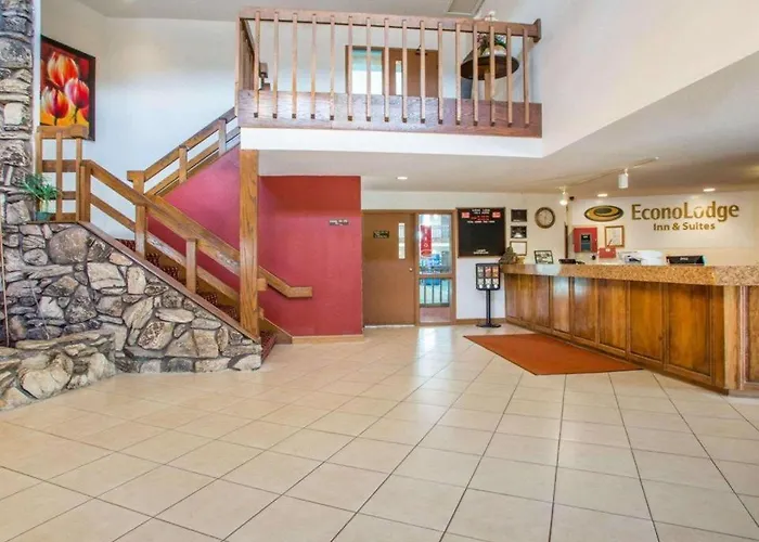 Econo Lodge Inn & Suites