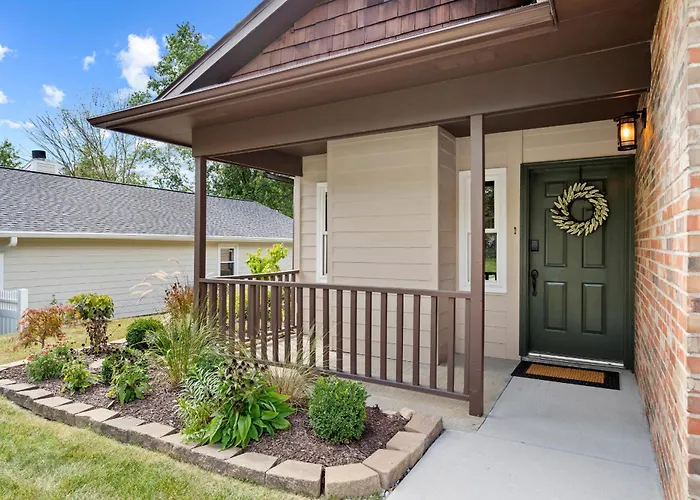1 5 Miles To Mizzou ~ Spacious & Updated Home~