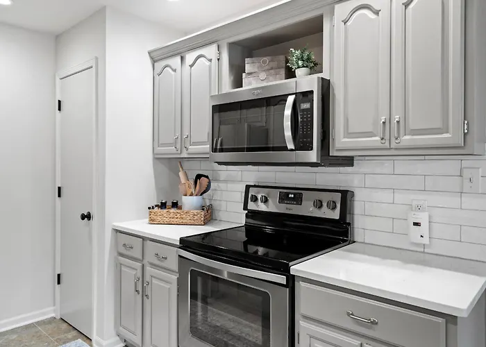 1 5 Miles To Mizzou ~ Spacious & Updated Home~