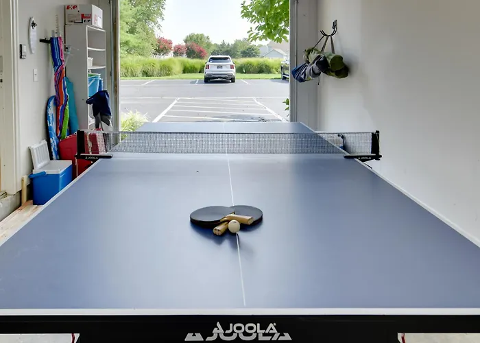 4 Mi To Beach: Lewes Townhome W/ Ping-Pong Table