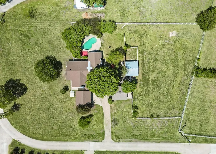 3Bd Farmhouse Country Living - Pool Patio Firepit