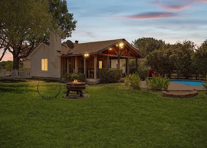 3Bd Farmhouse Country Living - Pool Patio Firepit