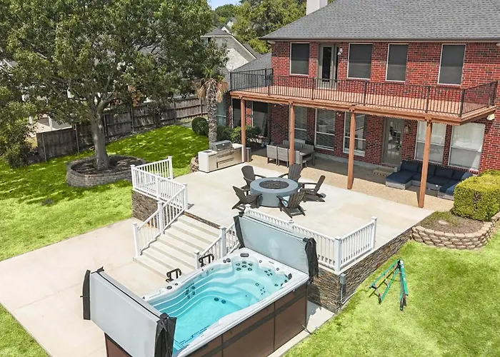 The Best Of Lakeside Living - Luxury At Its Finest