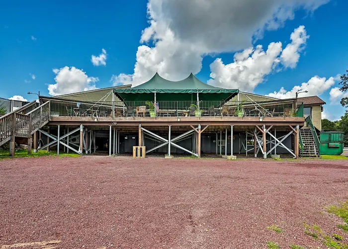 7 Mi To Big Boulder: Resort-Style Poconos Retreat