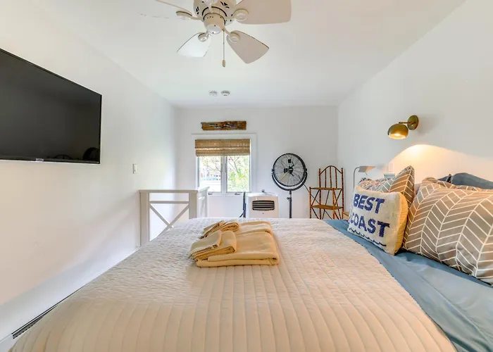 Steps To Commercial St! Lofted Provincetown Gem