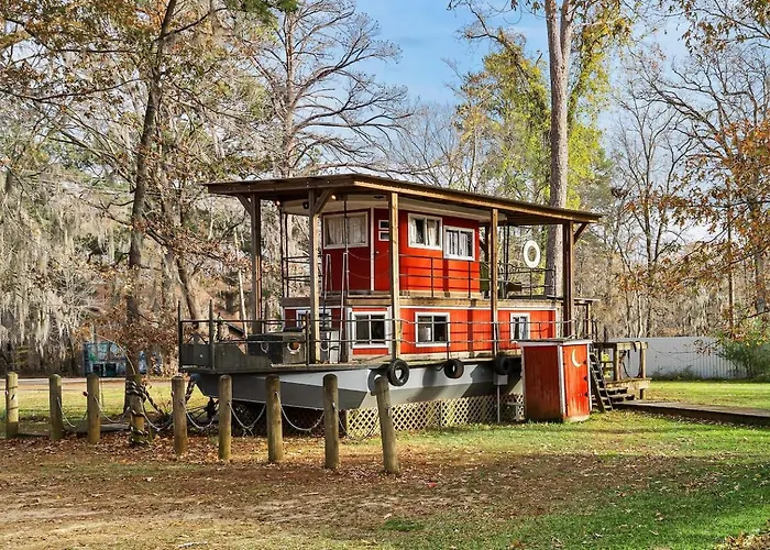 Shipwreck With Upper Deck, Dock Access, Kayaks