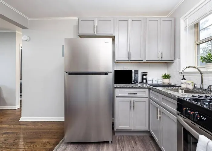 Queen Bed Apt In West Hartford